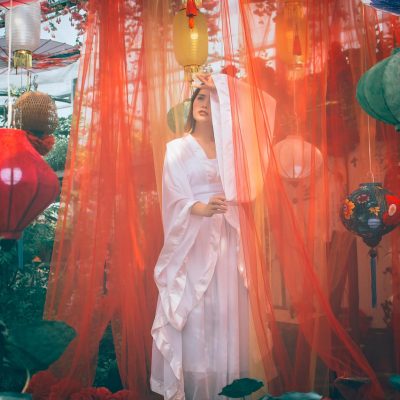 原神同人动漫 App 角色专题页截图，按角色归类的同人作品以网格排列，配青绿标签，界面清爽